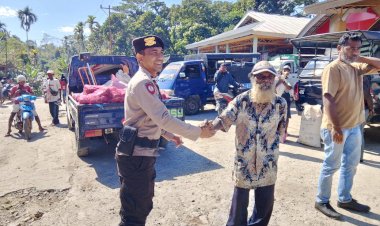 Polsek-Alor-Selatan-Lakukan-Patroli-Pengamanan-di-Pasar-Rakyat-Apui:-Ciptakan-Lingkungan-Aman-dan-Nyaman