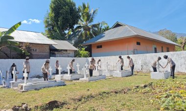 Polwan-Polres-Alor-Gelar-Ziarah-ke-Makam-Pahlawan-dan-Senior-Polwan,-Peringati-Hari-Jadi-ke-76-Polwan-RI