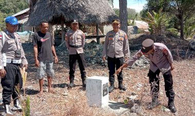 Polsek-Alor-Timur-Lakukan-Patroli-dan-Sambang-di-Perbatasan-Laut-NKRI-RDTL,-Bahas-Kamtibmas-dengan-Ketua-RT-Kolana-Utara