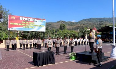 Polres-Alor-Gelar-Upacara-Serah-Terima-Jabatan-Kabag-Ops-dan-Kasat-Lantas-Polres-Alor