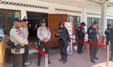 Polres-Alor-Amankan-Rapat-Tertutup-Penetapan-Paslon-Bupati-dan-Wakil-Bupati-2024