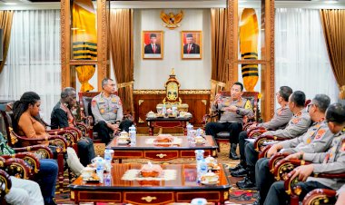 Kapolri-Temui-Negosiator-Pembebasan-Pilot-Susi-Air,-Apresiasi-Kedepankan-Soft-Approach