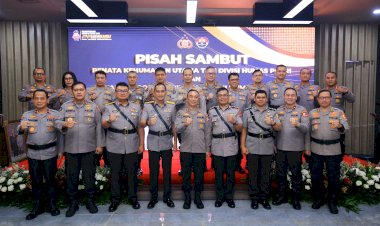 Irjen-Sandi-Pimpin-Sertijab-PJU-Baru-Humas-Polri