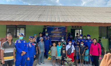 Bakti-Sosial-HUT-Polairud-ke-74:-Marnit-Sikka-Salurkan-Bantuan-untuk-Pengungsi-Erupsi-Gunung-Lewotobi