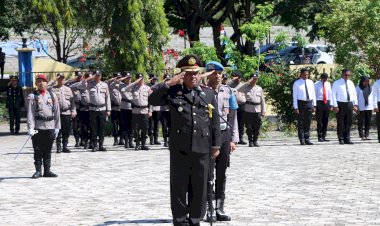 Polres-Alor-Gelar-Upacara-Ziarah-dan-Tabur-Bunga-Peringatan-Hari-Pahlawan-2024-di-TMP-Malua-Galiau