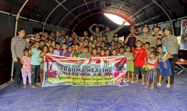 Trauma-Healing-bagi-Anak-Anak-yang-Terdampak-Erupsi-Gunung-Lewotobi-di-Posko-Pengungsian-Konga