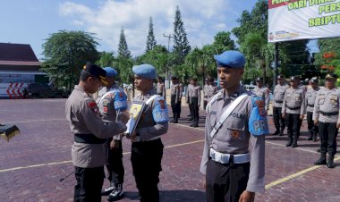 Kapolres-Pimpin-Upacara-Pemberhentian-Tidak-Dengan-Hormat-(PTDH)-Satu-Personel-Polres-Alor-Secara-In-Absentia