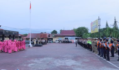 Polres-Alor-Gelar-Upacara-Kenaikan-Pangkat-dan-Apel-Pengamanan-Malam-Tahun-Baru-2025