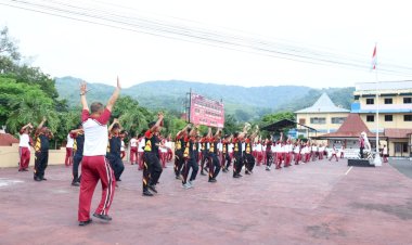 Polres-Alor-Gelar-Apel-Pagi-dan-Olahraga-Bersama-Brimob-Kompi-4-Yon-A-Polda-NTT