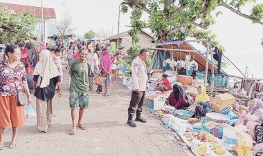 Polsubsektor-Pantar-Timur-Gelar-Patroli-dan-Himbauan-Kamtibmas-di-Pasar-Tradisional-Bakalang