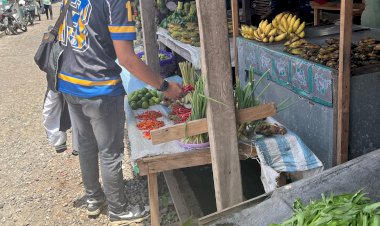 Unit-Tipidter-Polres-Alor-Pantau-Harga-Kebutuhan-Pokok-di-Pasar-Kadelang
