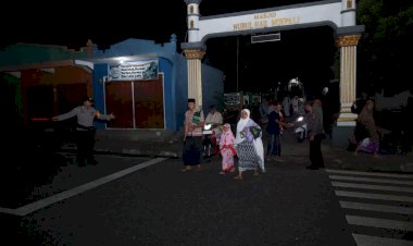 Polres-Alor-Amankan-Ibadah-Tarawih-di-Masjid-Nurul-Haq-Moepali,-Kecamatan-Teluk-Mutiara