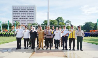Kapolri-Pimpin-Apel-Gelar-Pasukan-Operasi-Ketupat-2025-di-Surabaya