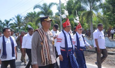 Kapolres-Alor-Dampingi-Bupati-dalam-Kunjungan-Kerja-dan-Panen-Raya-di-Kecamatan-Pantar-Tengah