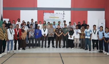 Kapolres-Alor-Jadi-Pemateri-Seminar-Kebangsaan-yang-Digelar-HMI-Cabang-Alor