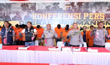 POLDA-RIAU-KONFERENSI-PERS-PENGUNGKAPAN-KASUS-PREMANISME/KEJAHATAN-JALANAN-HASIL-OPERASI-PEKAT-LANCANG-KUNING-2025