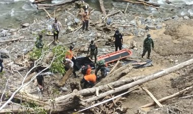 Hari-Ini-Tim-Gabungan-Temukan-6-Korban-Banjir-Bandang-di-Pegunungan-Arfak,-Pencarian-Dilanjutkan-Besok