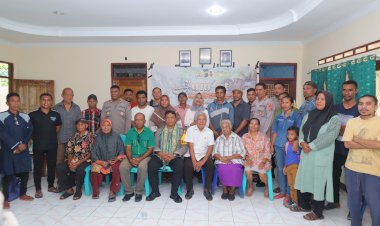 Kapolres-Alor-Gelar-Jumat-Curhat-di-Desa-Motongbang,-Warga-Sampaikan-Keluhan-Soal-Miras,-Keamanan,-dan-Keadilan-Hukum