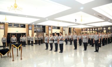 49-Perwira-Tinggi-Polri-Naik-Pangkat,-Dua-Naik-Menjadi-Komjen