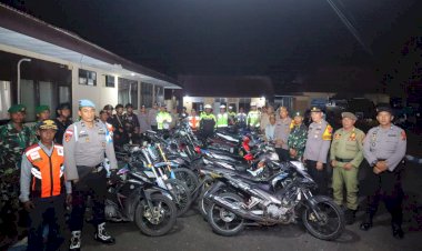 Kapolres-Alor-Pimpin-Operasi-Pekat-Dalam-Bentuk-Razia-Gabungan-Untuk-Tertibkan-Knalpot-Brong-dan-Kendaraan-Tanpa-Lampu