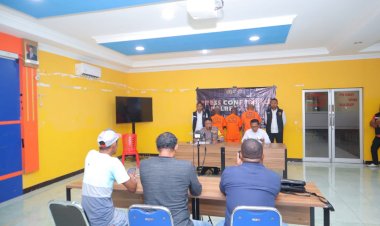 Polres-Alor-Gelar-Konferensi-Pers-Kasus-Korupsi-Dana-Desa-Waimi