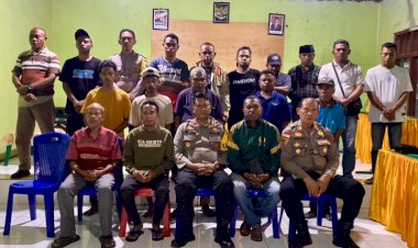 Kapolres-Alor-Gelar-Pertemuan-Bersama-Tokoh-Masyarakat-Desa-Air-Kenari,-Dorong-Perdamaian-Pasca-Tawuran-Antar-Pemuda