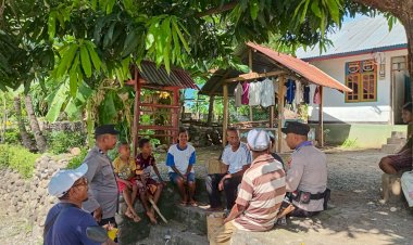 Polsek-Alor-Timur-Gelar-Patroli-Dialogis-di-Kolana,-Sampaikan-Pesan-Kamtibmas-kepada-Warga