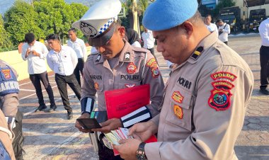 Sie-Propam-Polres-Alor-Laksanakan-Pemeriksaan-Sikap-Tampang-dan-Kelengkapan-Personil-Usai-Apel-Pagi