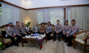 Anjangsana-HUT-Bhayangkara-ke-79,-Polri-Kunjungi-Mantan-Kapolri-Jenderal-(Purn)-Roesdihardjo