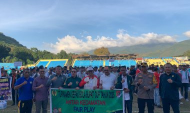 Kapolres-Alor-Hadiri-Pembukaan-Turnamen-Sepak-Bola-Bupati-Cup-2025-Antar-Kecamatan-se-Kabupaten-Alor