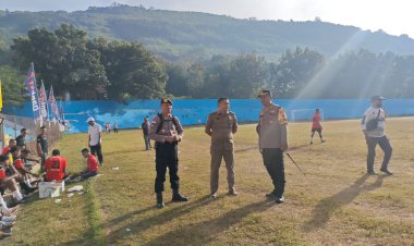 Polres-Alor-Terjunkan-Personel-Amankan-Turnamen-Sepak-Bola-Bupati-Cup-I-2025-Antar-Kecamatan-se-Kabupaten-Alor
