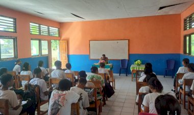 Polsubsektor-Pantar-Tengah-Sosialisasikan-Anti-Kekerasan,-Narkoba,-dan-Bullying-di-SMK-Negeri-Muriabang