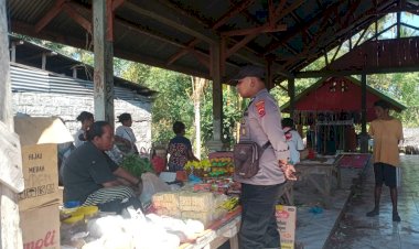 Polres-Alor-Laksanakan-Patroli-dan-Pengamanan-di-Pasar-Buraga-untuk-Jaga-Stabilitas-Kamtibmas