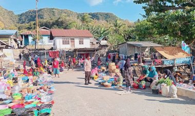 Polsek-Pantar-Timur-Gelar-Patroli-dan-Himbauan-di-Pasar-Tradisional-Bakalang