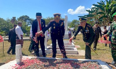 Polres-Alor-Hadiri-Upacara-Ziarah-Nasional-dan-Tabur-Bunga-HUT-RI-ke-80-di-Taman-Makam-Pahlawan-Malua-Galiau