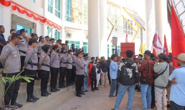 Polres-Alor-dan-Kodim-1622-Alor-Amankan-Aksi-Unjuk-Rasa-Aliansi-Rakyat-Menggugat-dengan-Aman-dan-Lancar