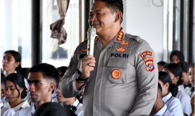 Kabidhumas-Polda-NTT-Bangun-Generasi-Muda-Pencinta-NKRI:-Bekali-Mahasiswa-STIKES-Maranatha-Kupang-Etika-Bermedia-Sosial-yang-Menginspirasi-dan-Memperkuat-Persatuan-Bangsa!