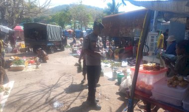 Kanit-Bimas-Polsek-Abal-Sambangi-Pedagang-Pasarr-Kecil,-Ajak-Jaga-Kamtibmas