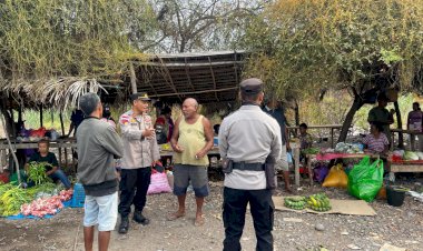 Polsek-Alor-Timur-Laksanakan-Patroli-dan-Pengamanan-di-Pasar-Rakyat-Maritaing,-Sampaikan-Himbauan-Kamtibmas-kepada-Warga