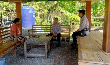 Kapolsek-Alor-Timur-Sambang-ke-Gereja-GMIT-Bethania-Lutumang,-Ajak-Warga-Jaga-Kamtibmas