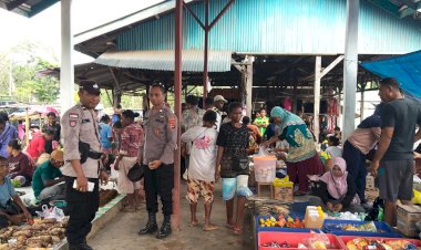 Polsek-Alor-Selatan-Laksanakan-Patroli-di-Pasar-Rakyat-Apui,-Ciptakan-Situasi-Aman-dan-Kondusif