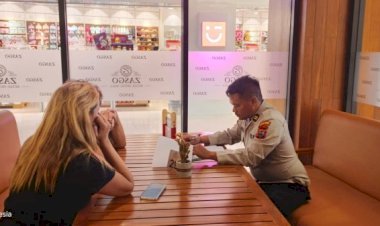 Polri-Bergerak-Cepat,-Satu-Jenazah-Korban-KM-Putri-Sakinah-Ditemukan-di-Perairan-Selat-Padar