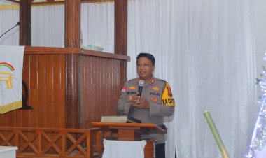 Perayaan-Natal-Pemuda-GMIT-Imanuel-Mola-Berlangsung-Khidmat,-Tekankan-Peran-Keluarga-dan-Pemuda-Gereja