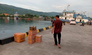 Polres-Alor-Berhasil-Amankan-Ratusan-Botol-Miras-Jenis-Moke-yang-Masuk-Melalui-Jalur-Laut