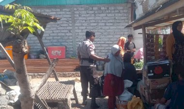 Kanit-Binmas-Polsek-ABAL-Laksanakan-Patroli-dan-Sambang-di-Pasar-Tradisional-serta-Dermaga-Penyeberangan-Desa-Alor-Kecil