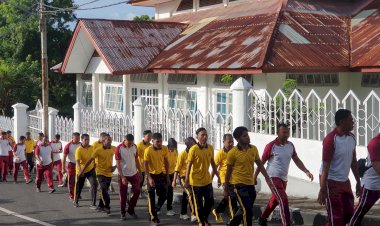 Perkuat-Kebersamaan,-Polres-Alor-Gelar-Olahraga-Jalan-Santai