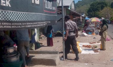 Kanit-Binmas-Polsek-ABAL-Laksanakan-Patroli-dan-Sambang-Pedagang-di-Pasar-Tradisional--Alor-Kecil