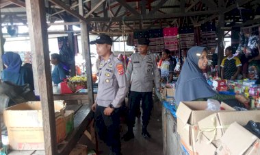 Polsek-Alor-Barat-Daya-Intensifkan-Patroli-dan-Pengamanan-Pasar-Rakyat-Moru-untuk-Jaga-Kamtibmas