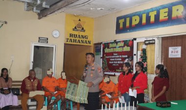 Polres-Alor-Gelar-Ibadah-Natal-Bersama-Tahanan,-Wujud-Kepedulian-dan-Penguatan-Rohani