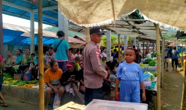 Polsek-Alor-Selatan-Laksanakan-Patroli-Pengamanan-Pasar-di-Kelaisi-Timur